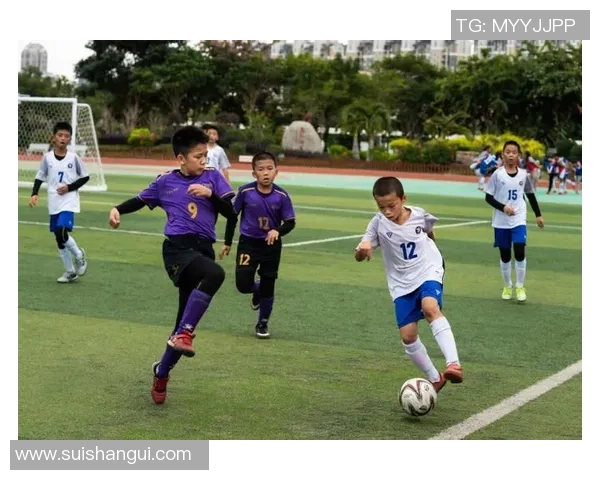 乌鲁木齐第五小学足球队奋勇拼搏展现青春风采与团队精神